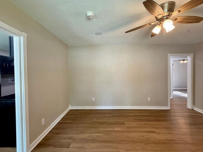Photo - 633 Atherton St