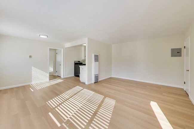 Photo - 1549 San Carlos Ave Unit 28