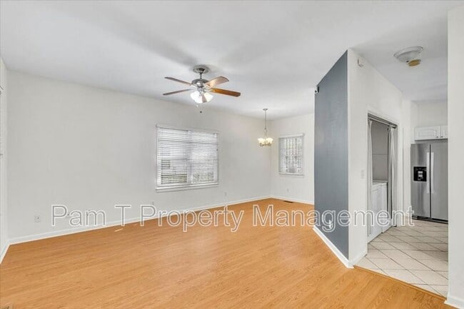 Photo - 635 E Henry St