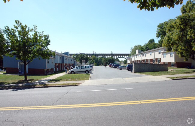 Photo - 700 Building