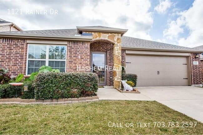 Building Photo - 1121 Rainer Dr