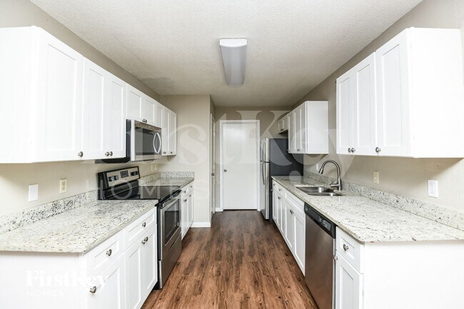 Photo - 2100 Cedar Ct