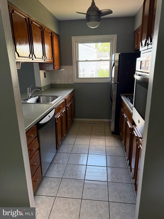 Photo - 72 Edge Ln