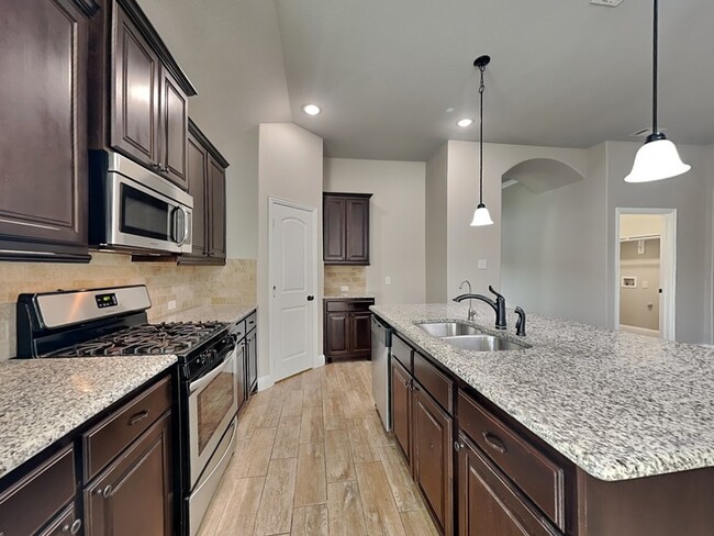 Photo - 900 McLynn Ct