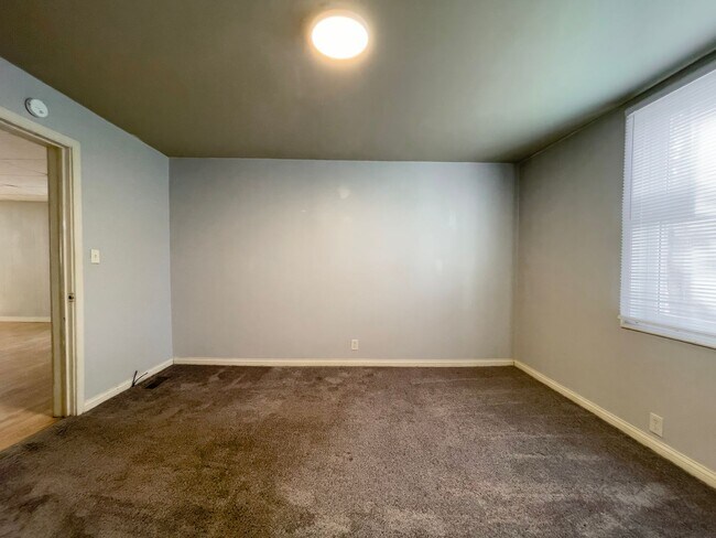 Photo - 204 N Dill St Unit Apt 01