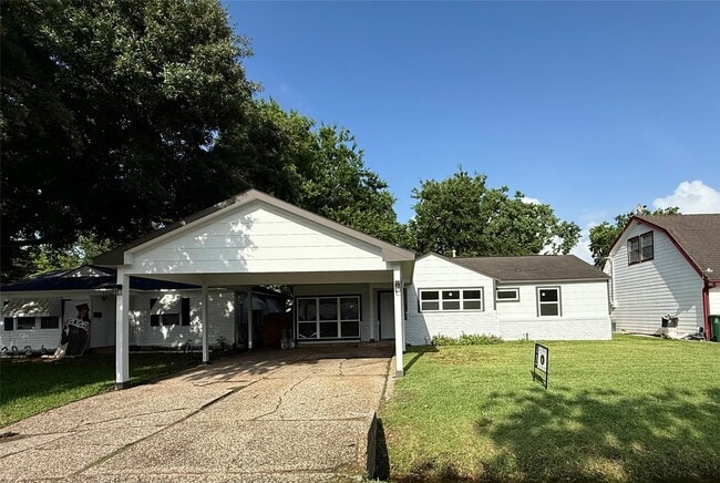 Building Photo - 10205 Sierra Dr