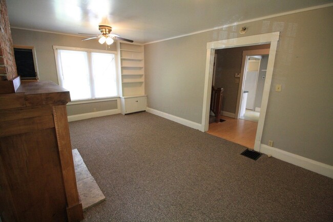 242 E Northwood Ave