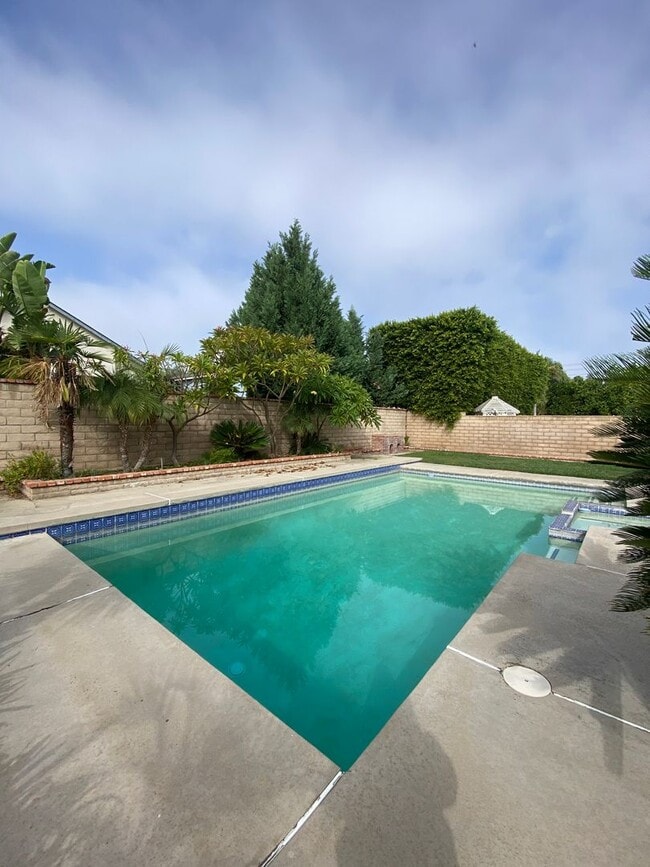 Photo - Pool Home in Ontario with Three Bedrooms