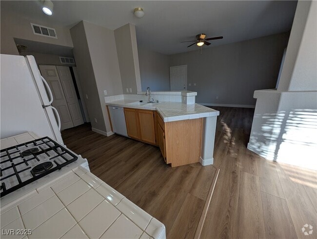 Building Photo - 1050 E Cactus Ave Unit 2076 Rental