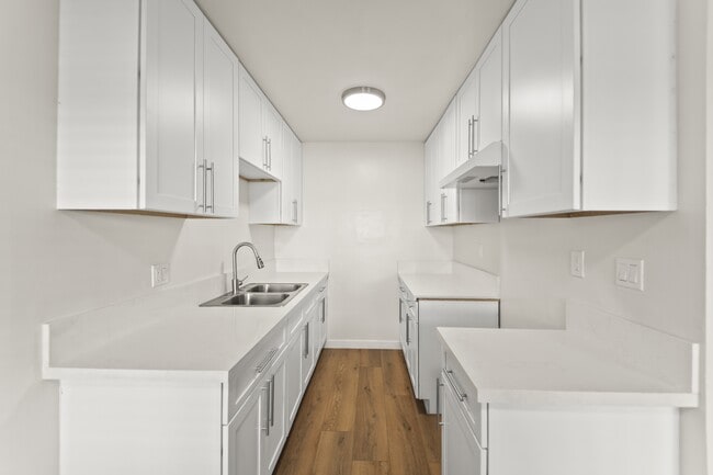 Photo - 3205 W 60th St Unidad 2