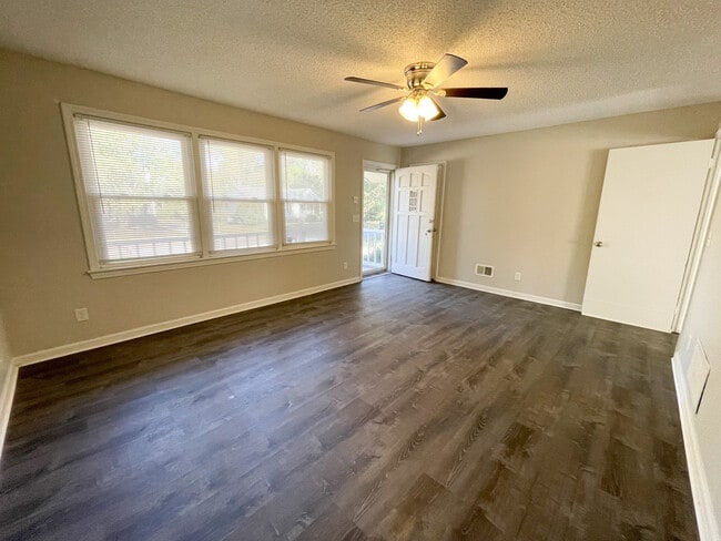 Photo - 306 Lloydwood Dr