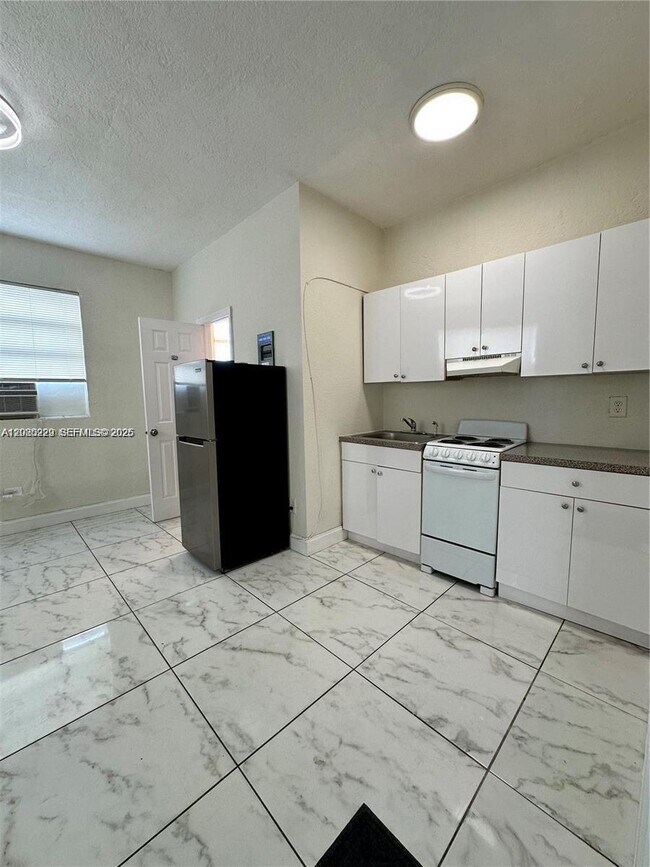 912 NW 9th Ave Unit 8
