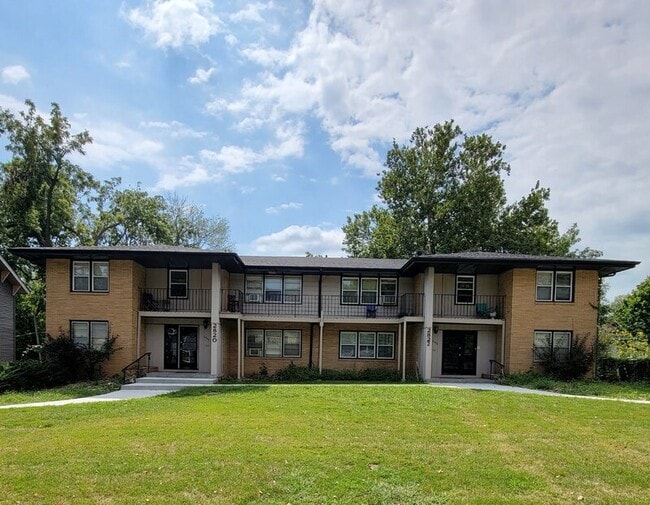 Building Photo - 2822 Kingman Blvd Unit Apt 3