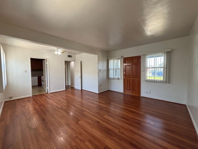Photo - 625-629 W Glenoaks Blvd