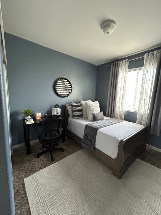Dormitorio 2 - 6757 Jujube Ln