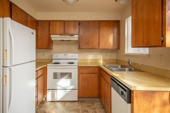 Photo - 2050 NW Deschutes Pl Unit #3