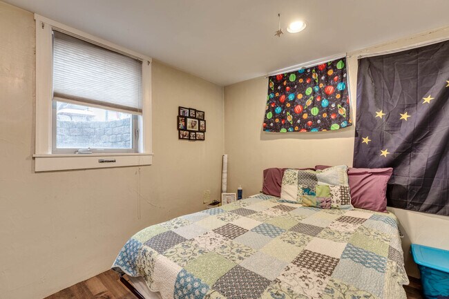 Photo - 809 W Olive St Unidad Basement Apartment