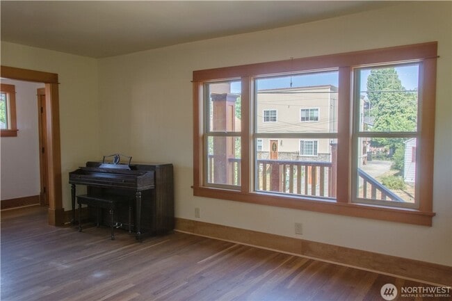 Photo - 4Bd/2Ba Seattle Home