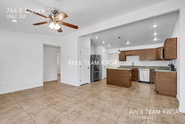 Photo - 744 E Linden St