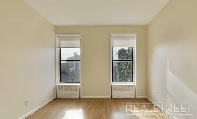 Photo - This spacious, sun-drenched one bedroom is available NOW!