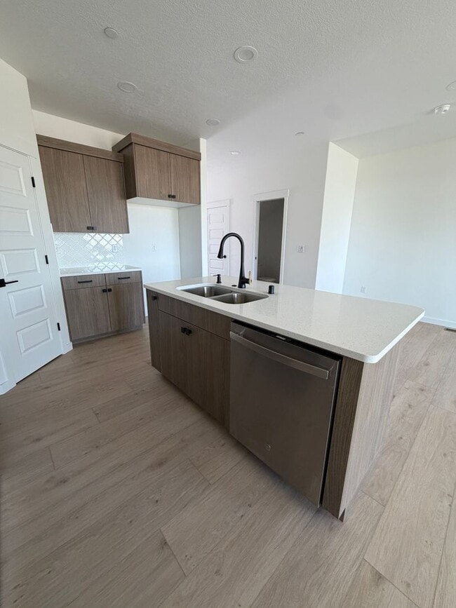 Photo - 6398 Melby Way NE