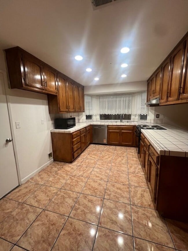 Photo - 507 Datewood Ct