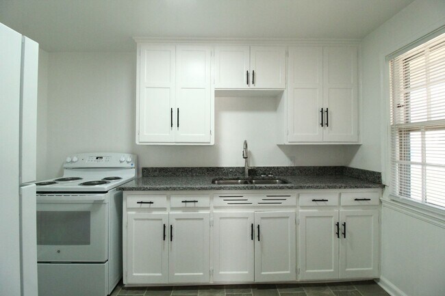 Photo - February FREE On This 1 Bedroom 1 Bath Duplex in Navy Hill Area in Olathe