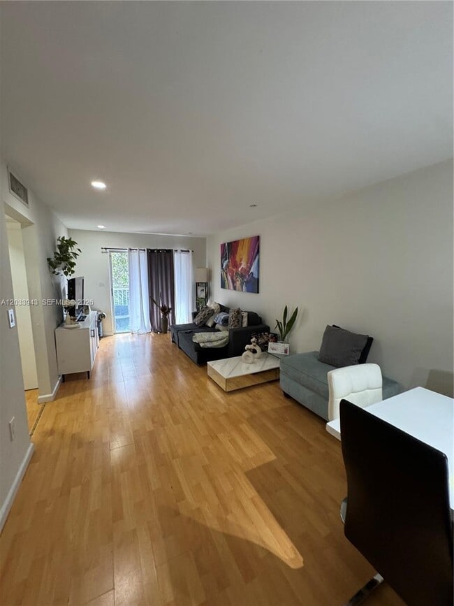 Photo - 645 NE 121st St Unidad 304