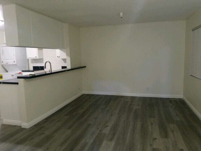 Photo - 11431 Cedar Avenue