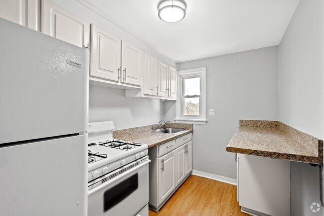 Building Photo - AVAILABLE ON JULY 1!! BEAUTIFUL 2 BEDROOM ... Rental