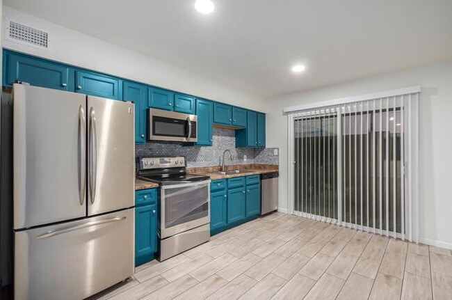 Photo - 2 Bed / 1 Bath in Phoenix — 900 Sq Ft with Covered Parking & Private Storage Unit 3