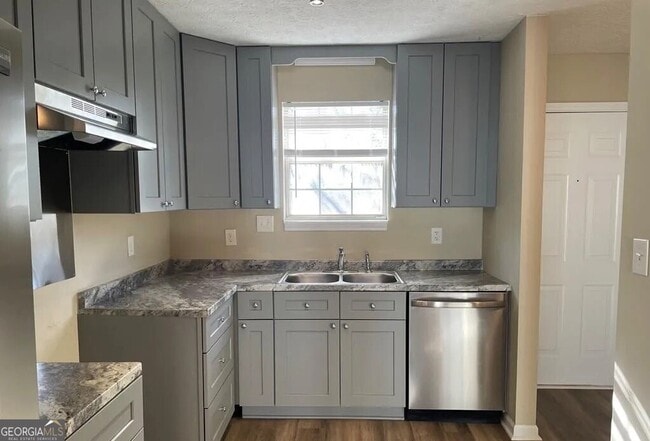 Photo - 130 Oxford Ct