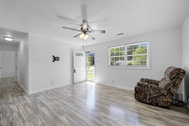 Photo - 107 Beazley Dr