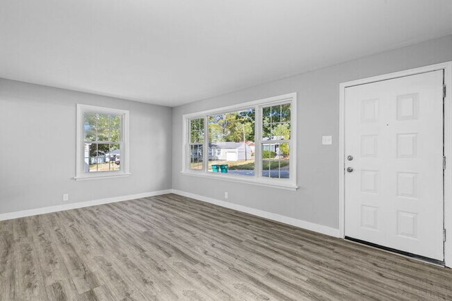 Photo - 1122 Roxton Dr