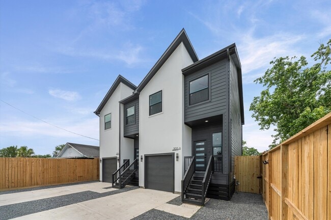 Photo - 3135 Crane St