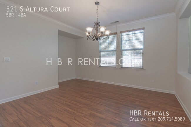 521 S Altura Ct