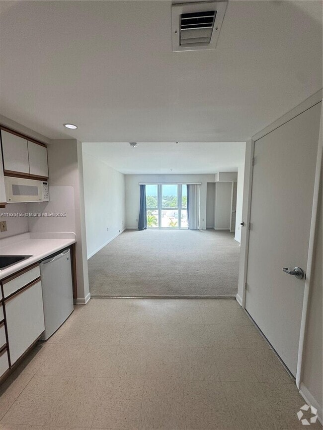 Building Photo - 5779 SW 72nd Ave Unit 5779 Rental