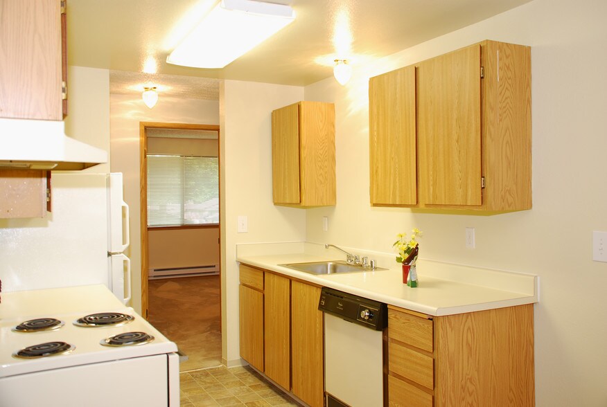 Hillside Glen Apartments For Rent in University Place, WA