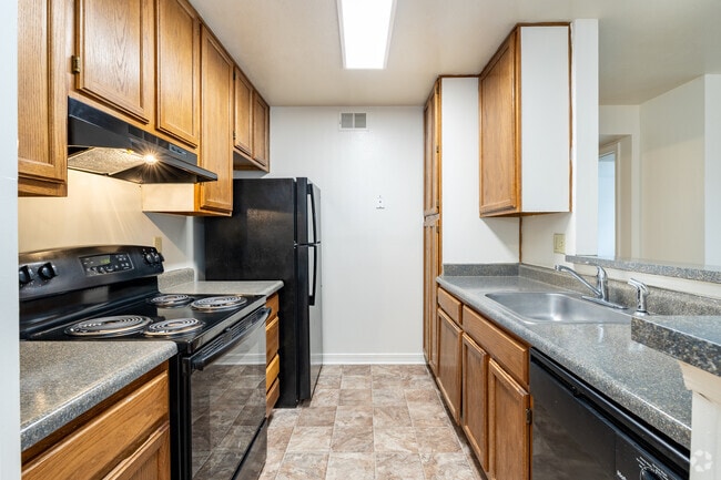 2BR, 2BA - 1,100SF - Kitchen - Westover Gardens Apartments
