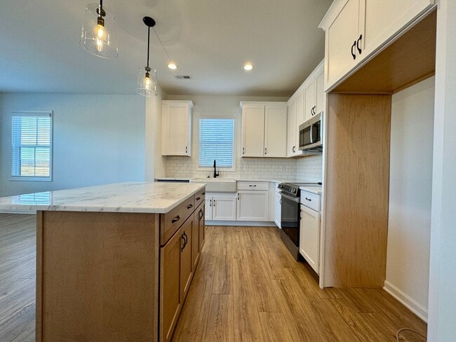 Building Photo - 2016 Kyles Wy Unit 2016 Kyles Way - C - Bed C