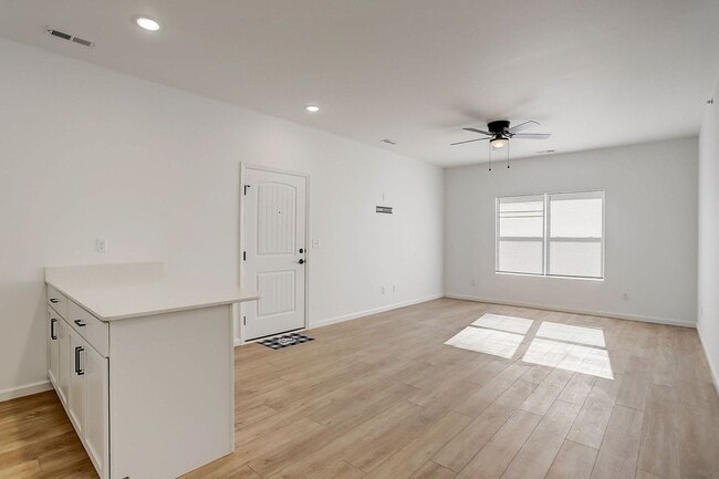 Photo - 703 Parkview Dr Unit 703
