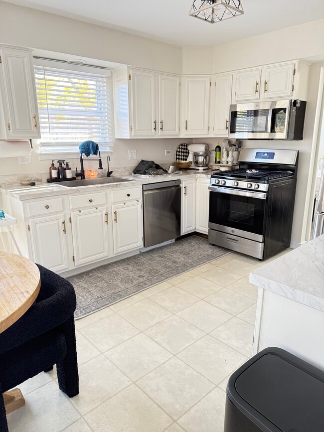 Photo - 1058 Longford Rd