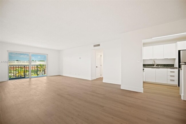 Photo - 8107 SW 72nd Ave Unidad 413E