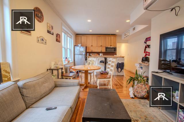 Building Photo - 4 bedroom in Brookline MA 02446 Unit 301 Rental