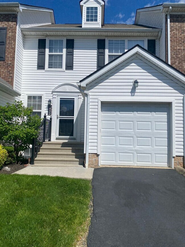 Worthington Schools. 2 Bedroom, 2.5 Bathro... - Worthington Schools. 2 Bedroom, 2.5 Bathro... House