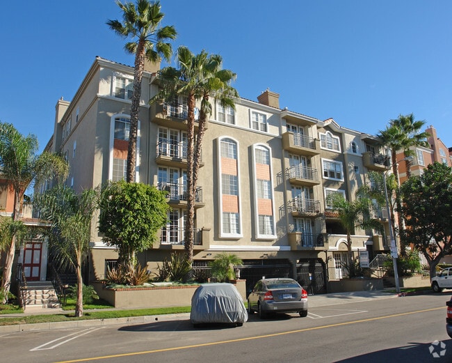 Photo - 328 Cloverdale Ave