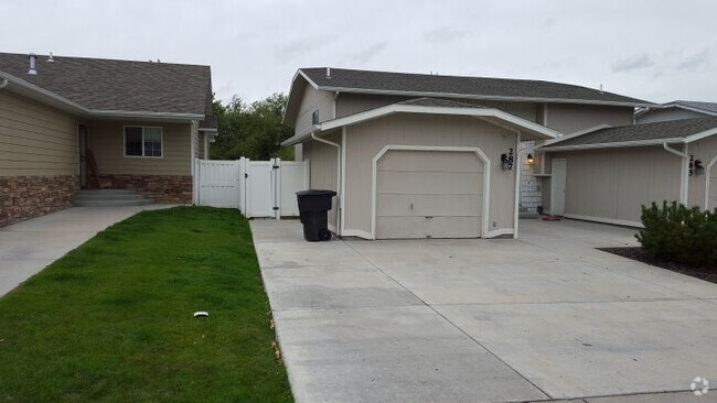 Building Photo - 3 bedroom in Billings MT 59105 Rental