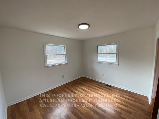 Photo - 3810 Vanderburg Dr