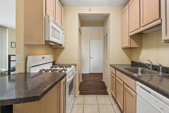 Photo - 630 N State St Unit 2001