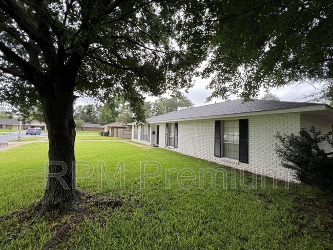 Photo - 464 Wilton Dr